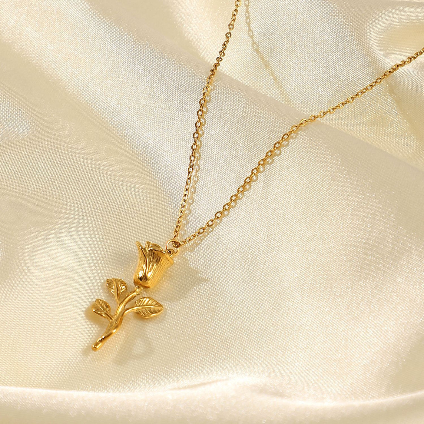 Detailed Rose Pendant Necklace 18K Gold Plated